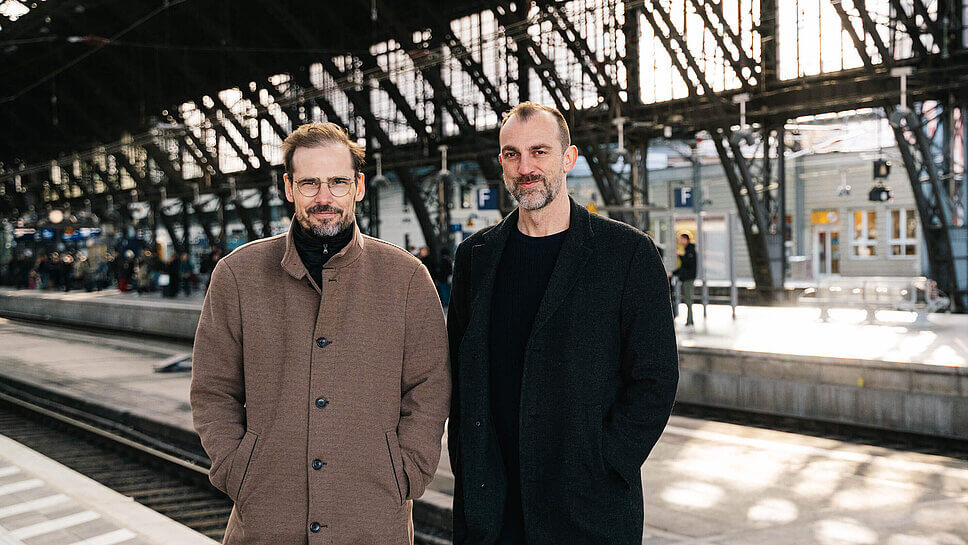 Jochen Schliemann und Michael Dietz am Hauptbahnhof Köln