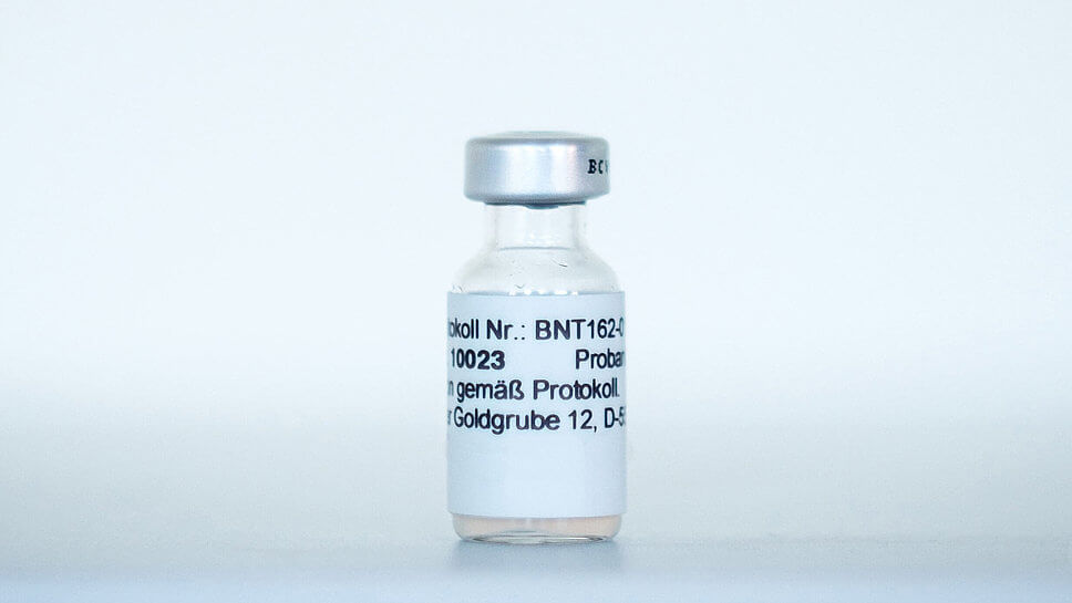 Impfstoff in Flasche Corona